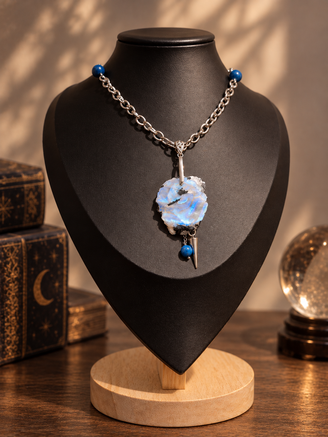 Collier "Givre d'argent" en Péristérite et Apatite