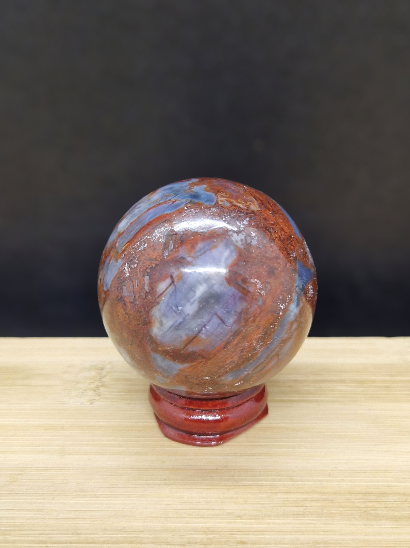 Sphère en bois fossile