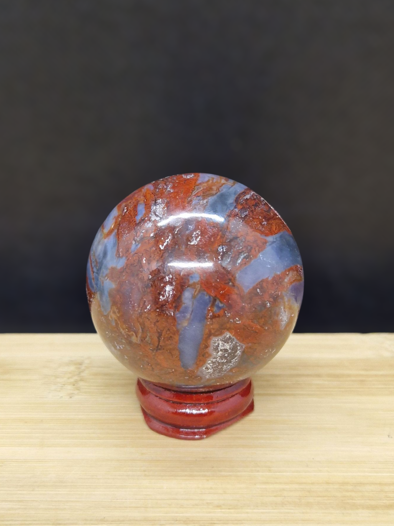 Sphère en bois fossile