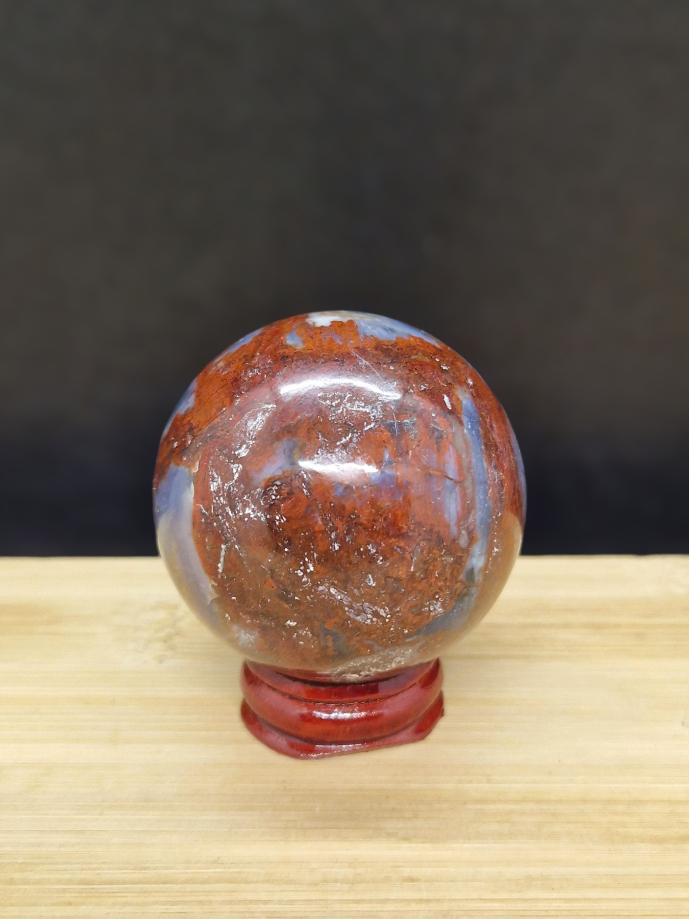 Sphère en bois fossile