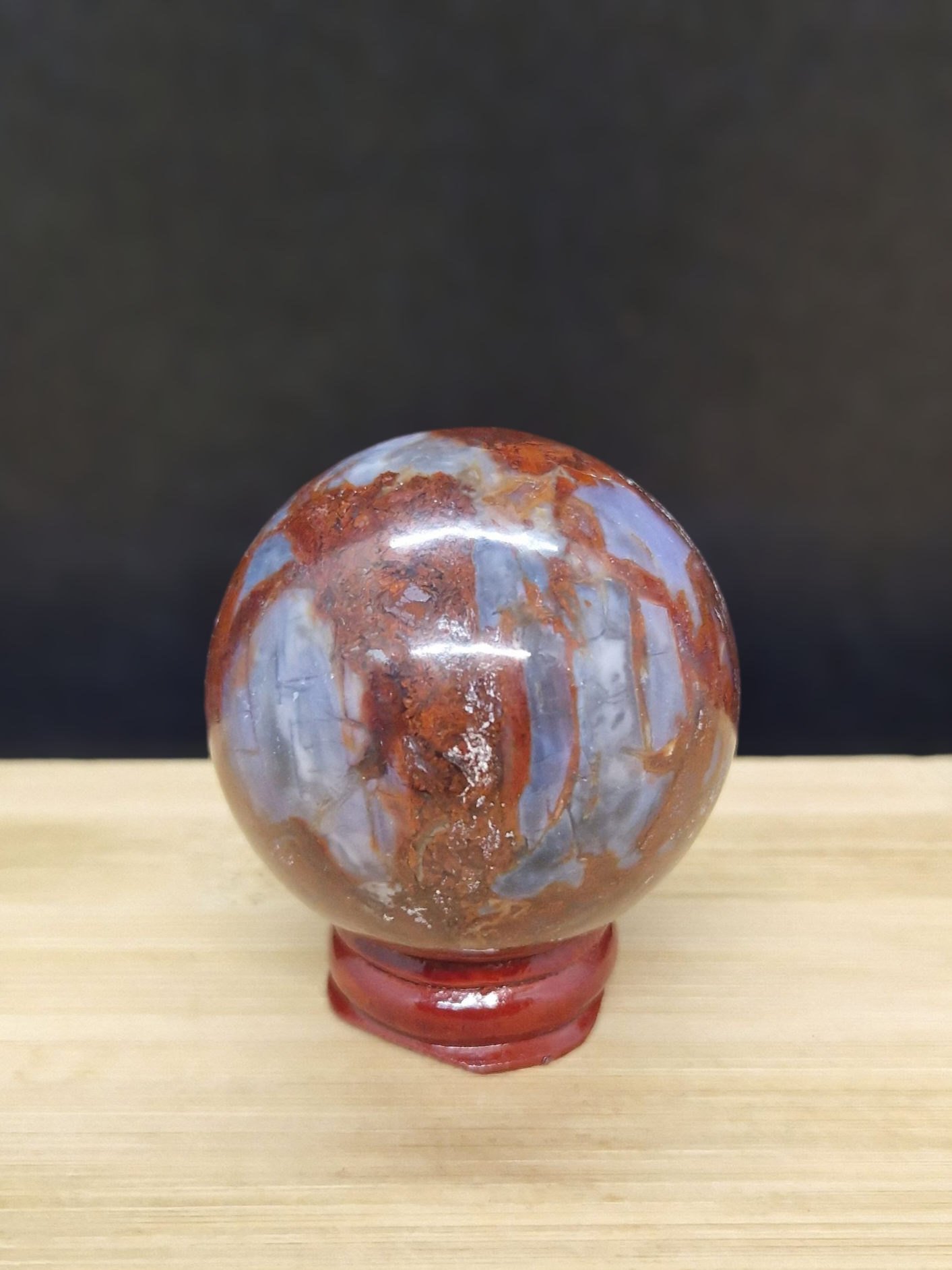 Sphère en bois fossile