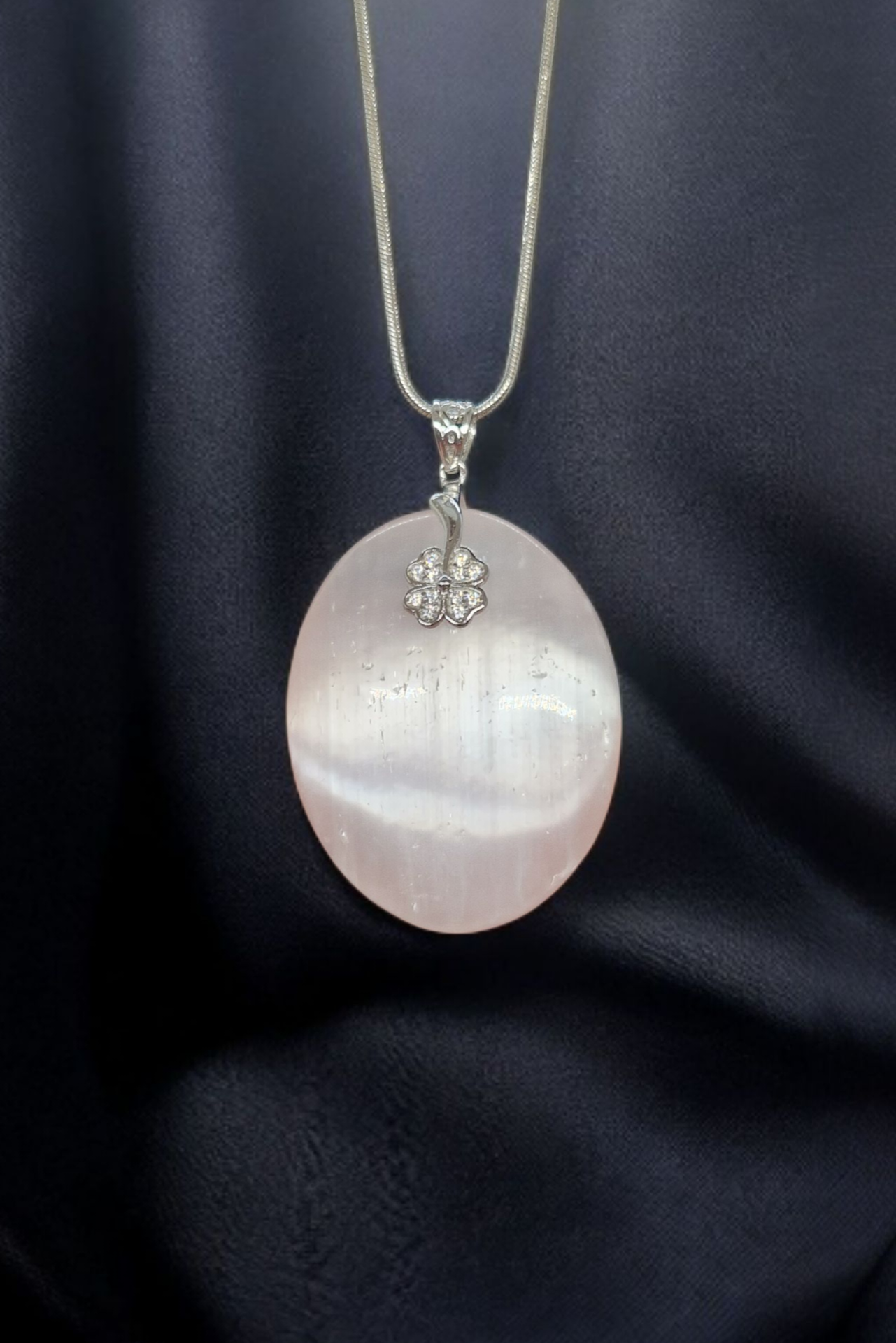 Pendentif Gypse fibreux