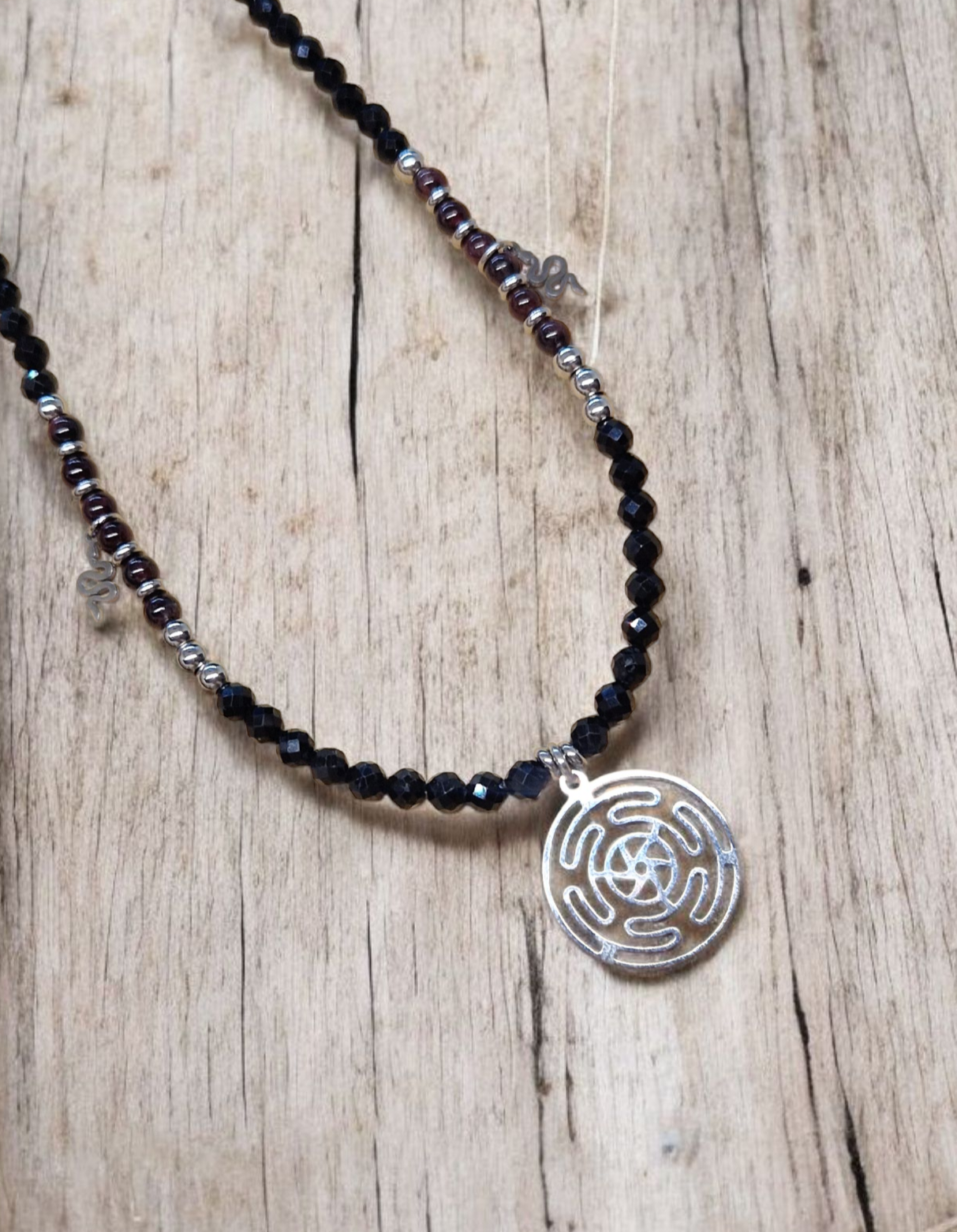 Collier roue d'Hécate Grenat Tourmaline