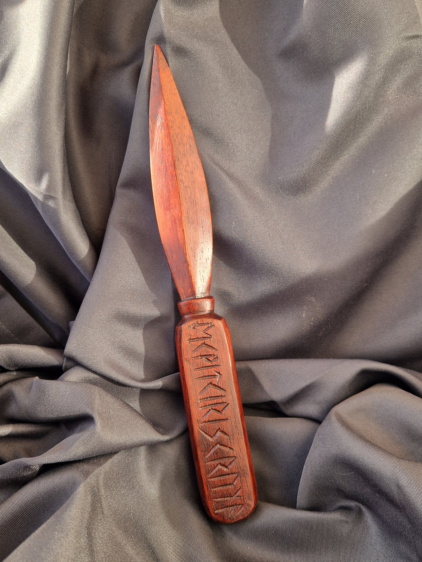 Athamé bois Runes
