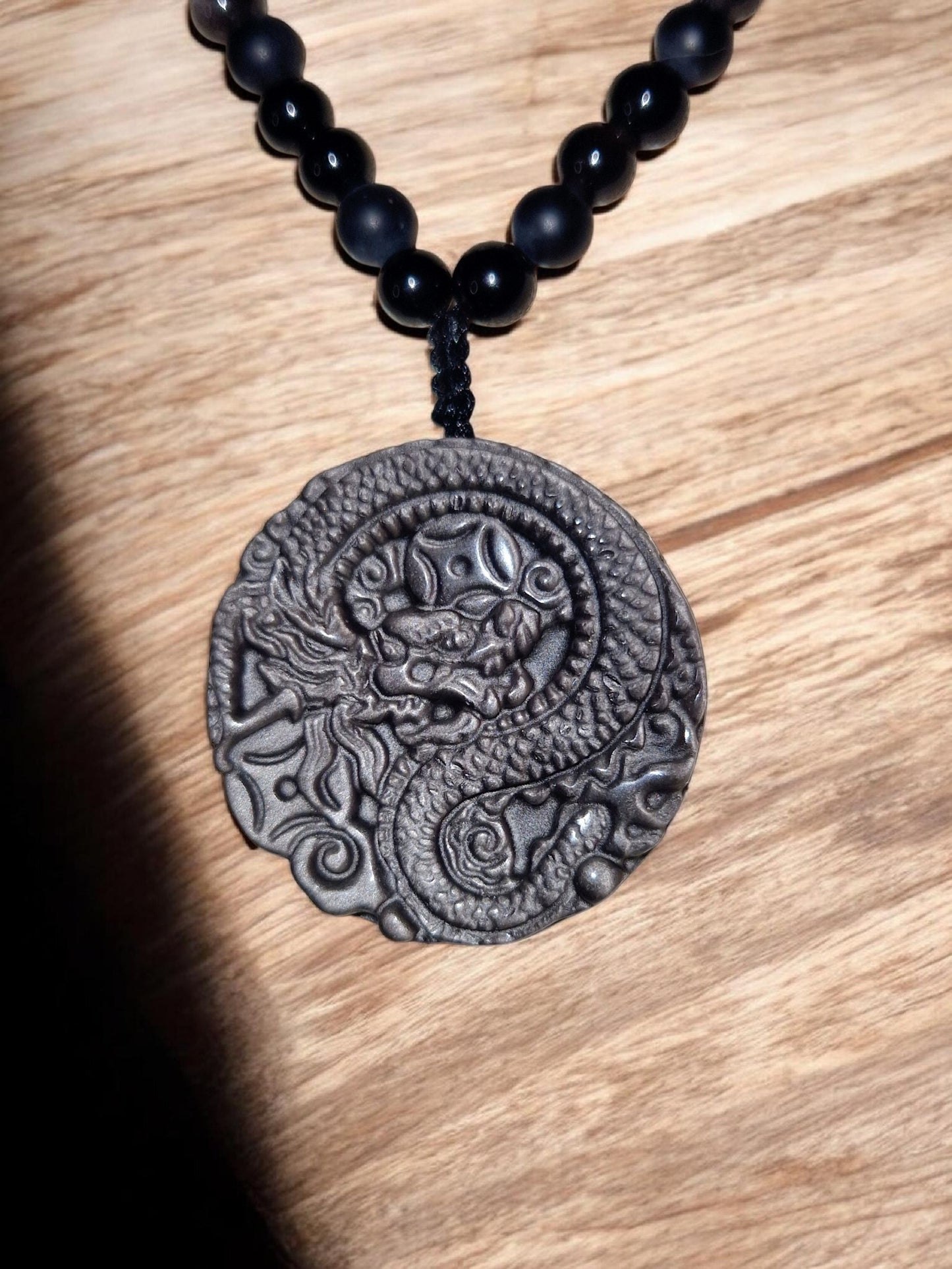 Collier Dragon Obsidienne noire et argentée et Onyx 6mm