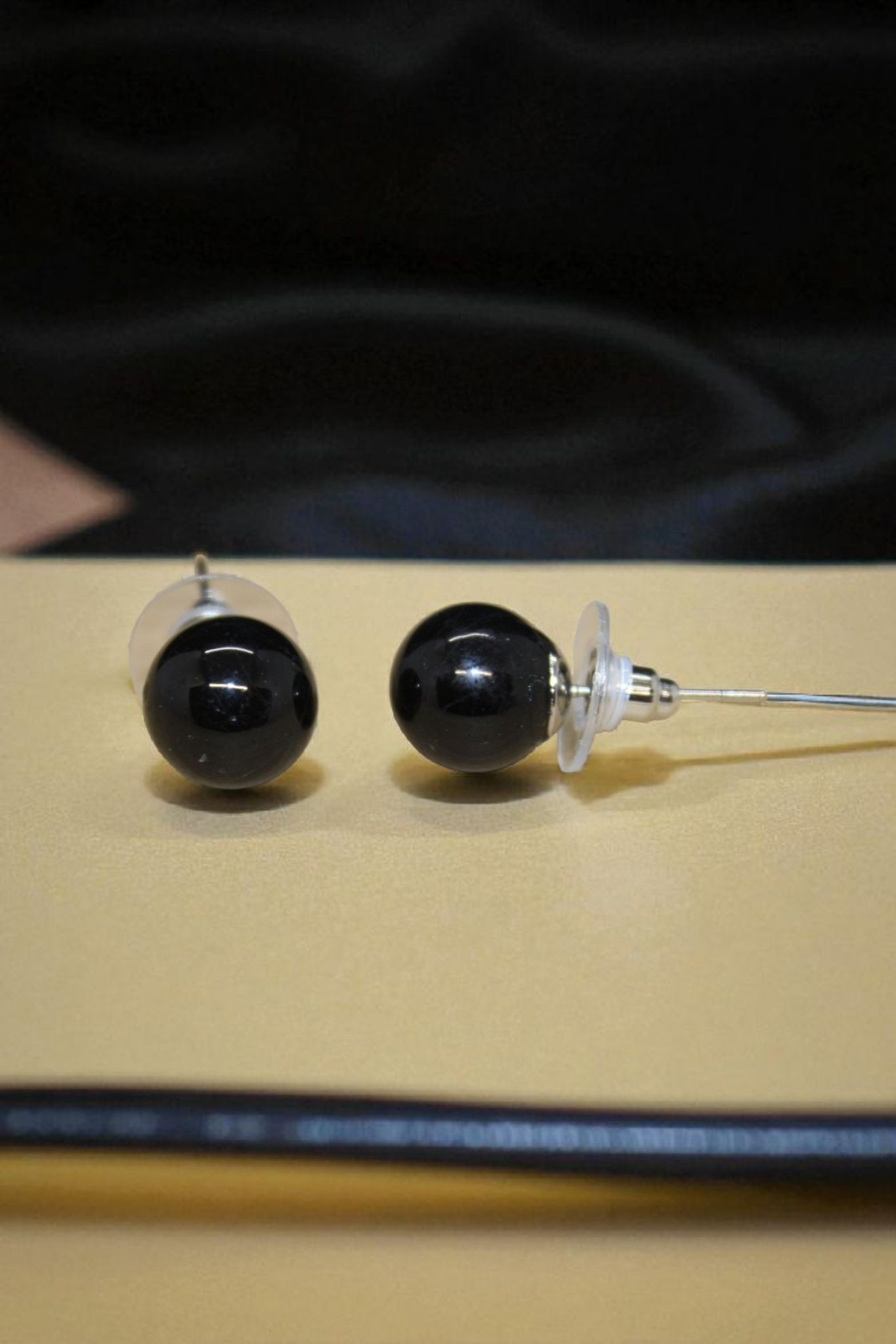 Boucles d'oreilles type clous en Tourmaline & Acier