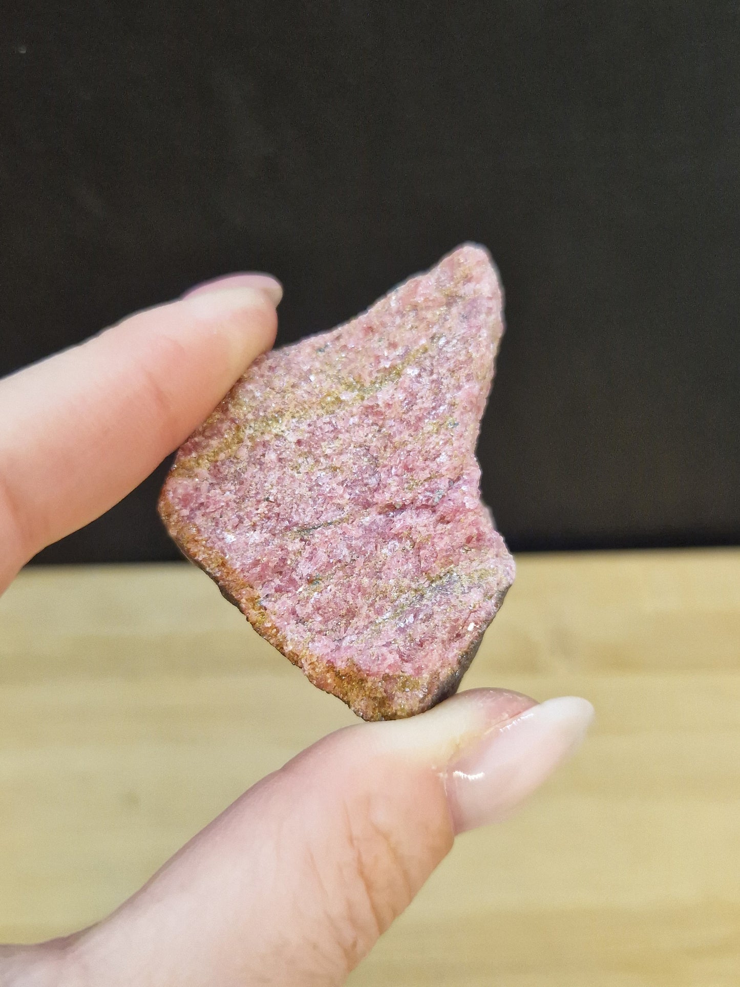 Rhodonite brute