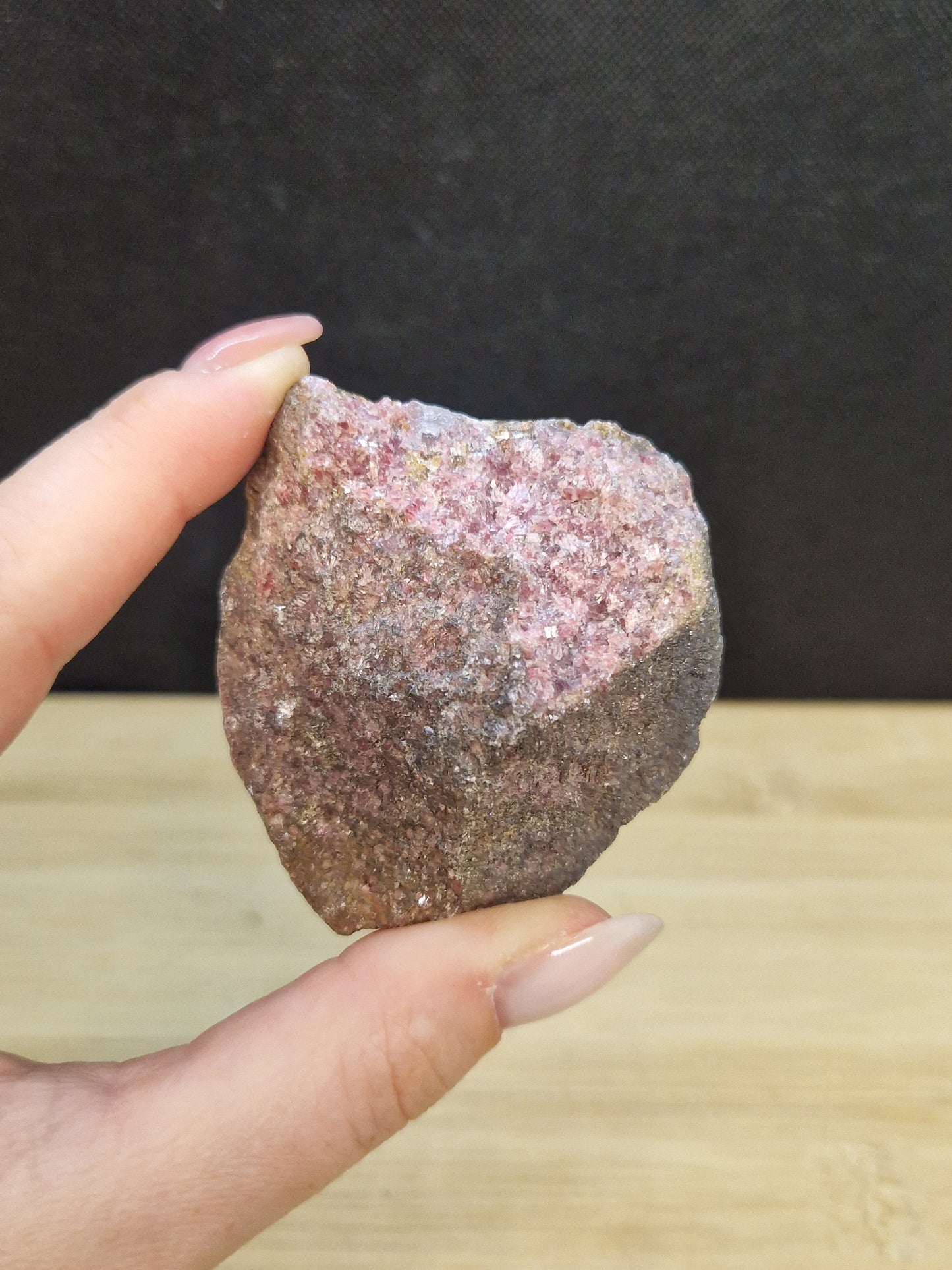 Rhodonite brute