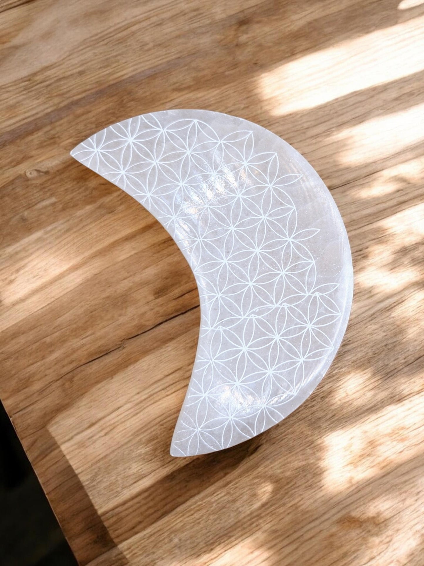 Croissant de lune Gypse gravé fleur de vie