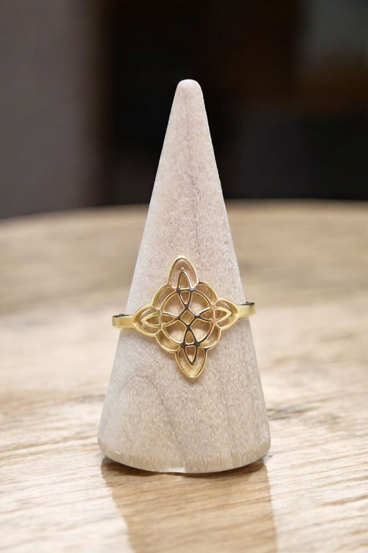 Bague dorée nœud de sorcière