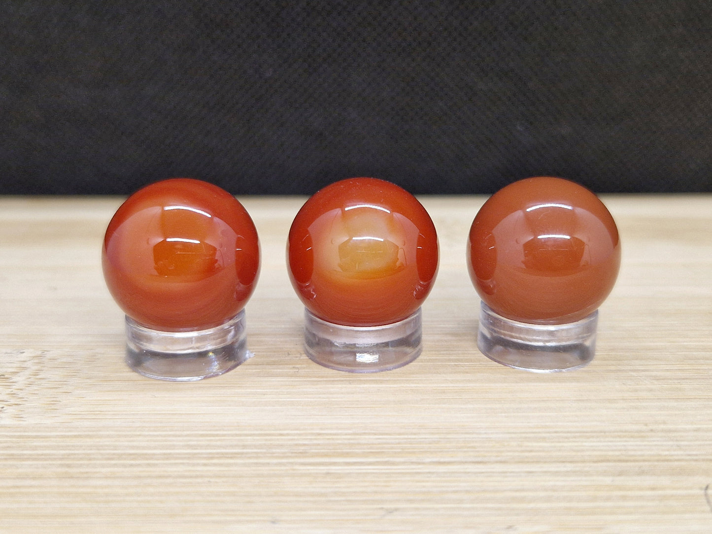 Mini sphères en Cornaline