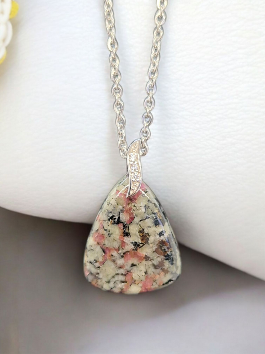 Pendentif Eudyalite