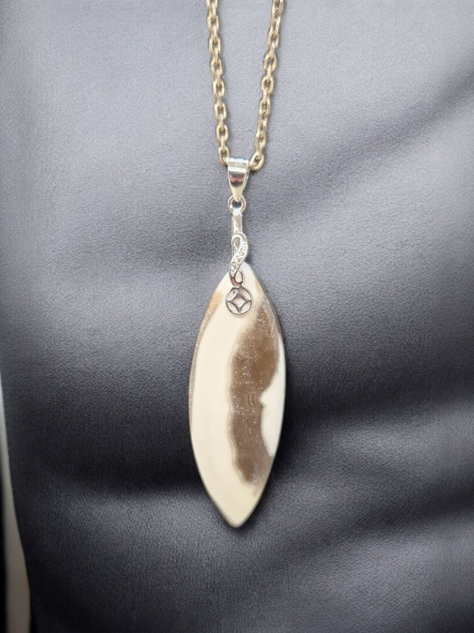 Pendentif Calcite rubannée
