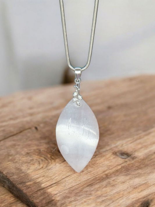 Pendentif Gypse fibreux