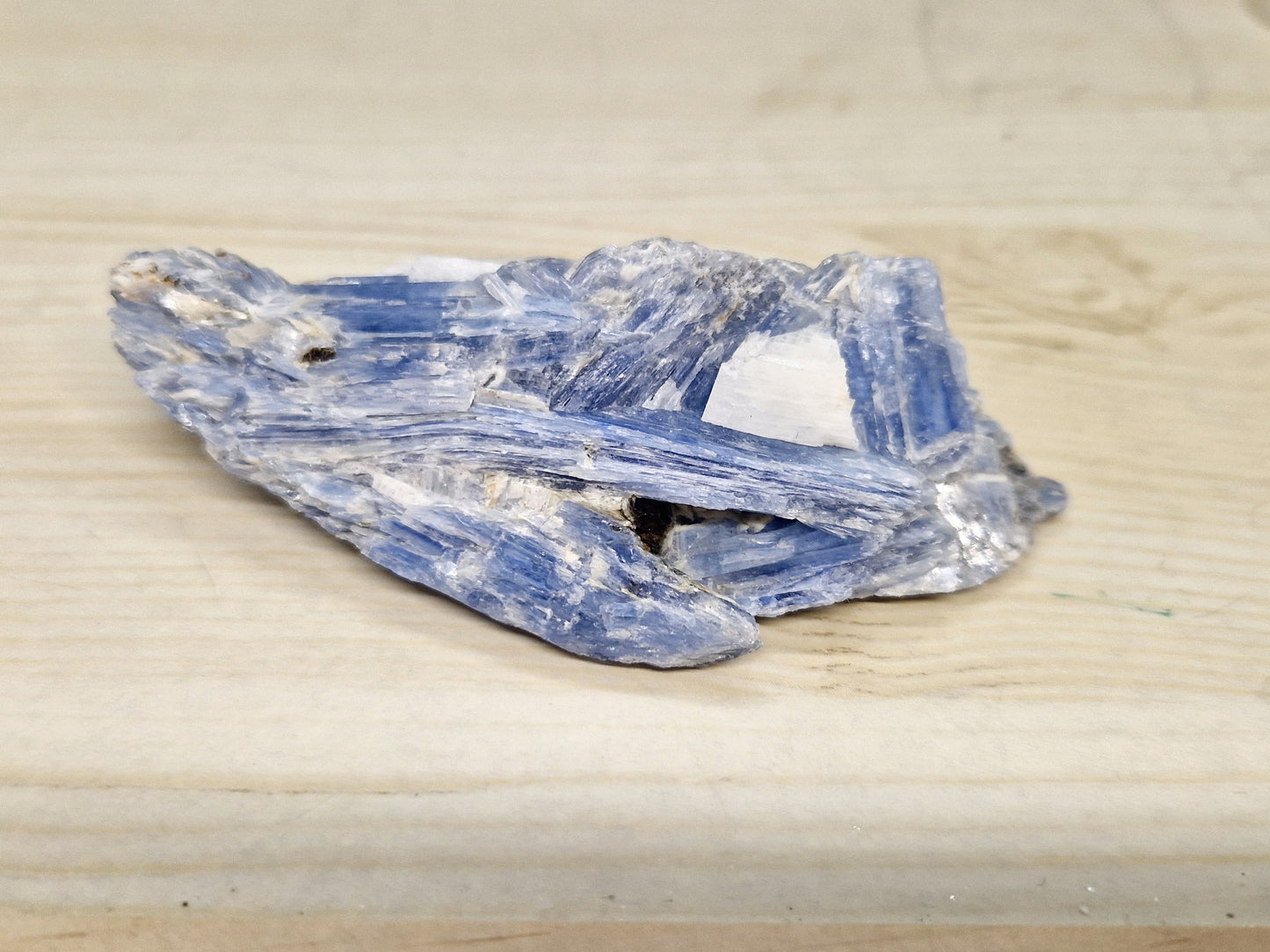 Cyanite bleue brute