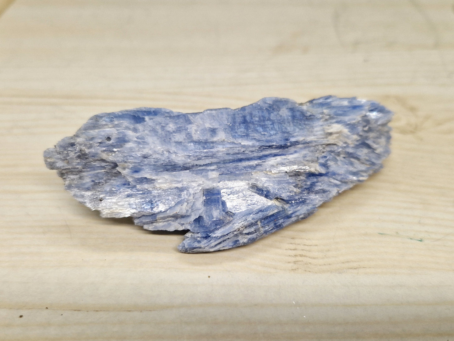 Cyanite bleue brute