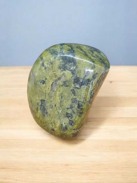 Forme libre Jade Nephrite