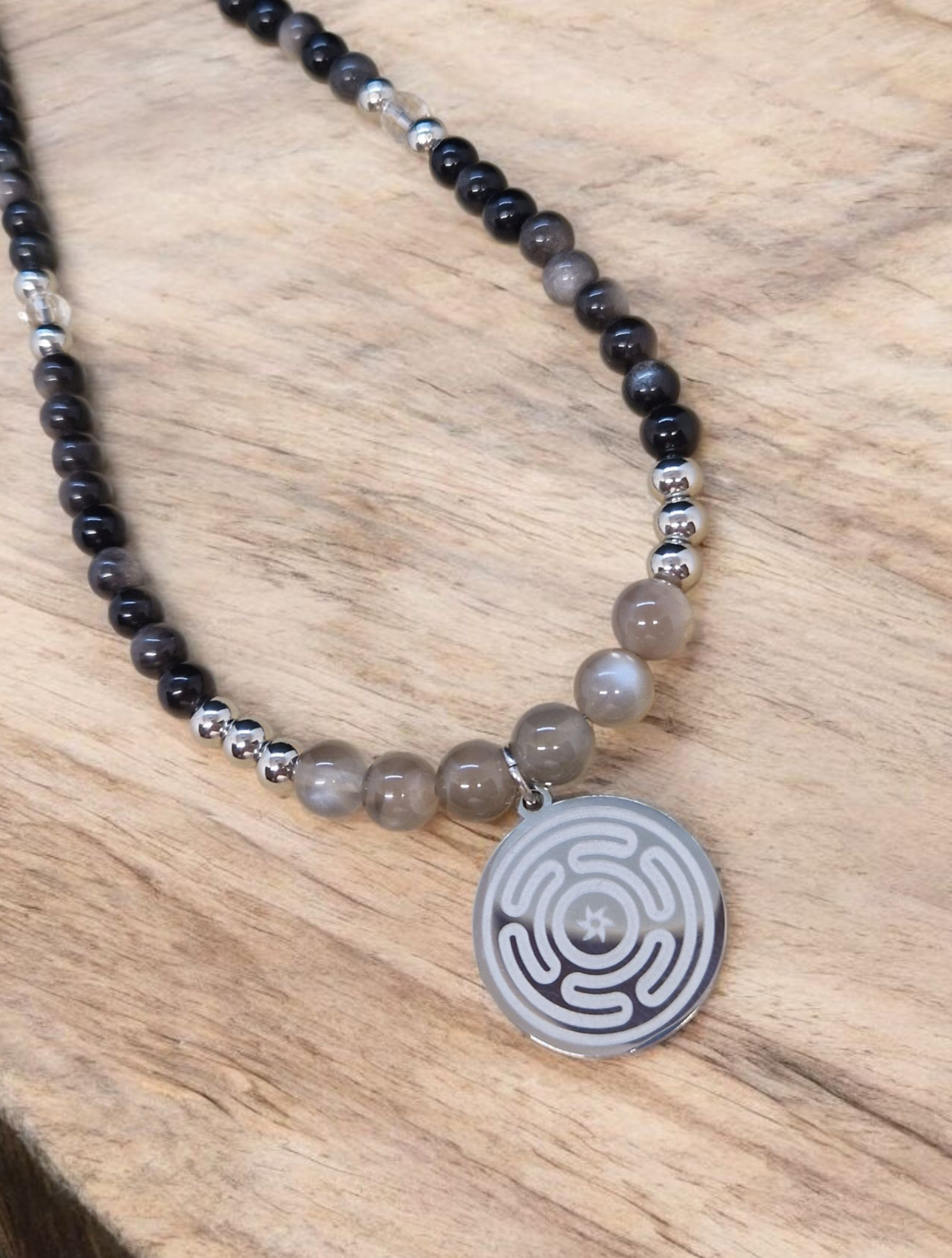 Collier roue d'Hécate Obsidienne argentée pierre de lune