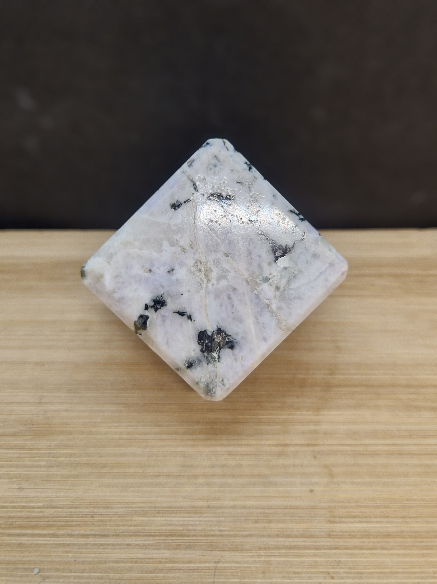 Cube flottant Peristerite