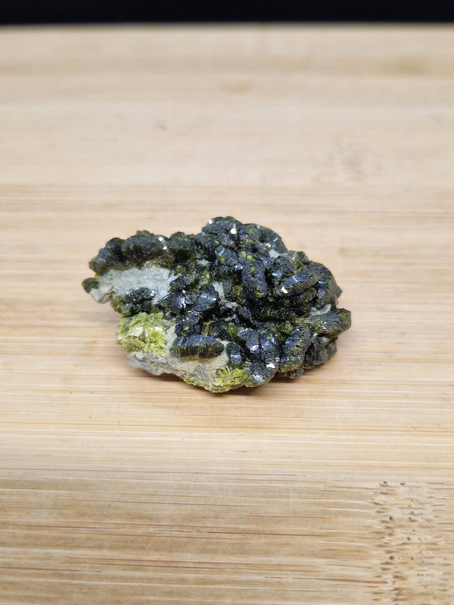 Epidote brute (au choix)