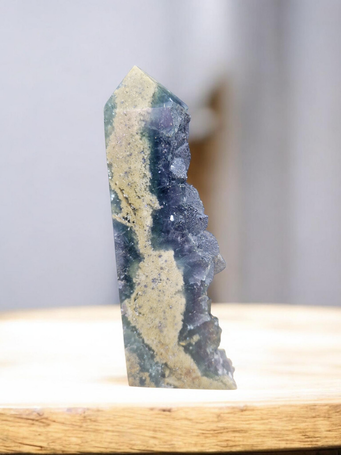 Pointe semi polie en Fluorite sur Pyrite