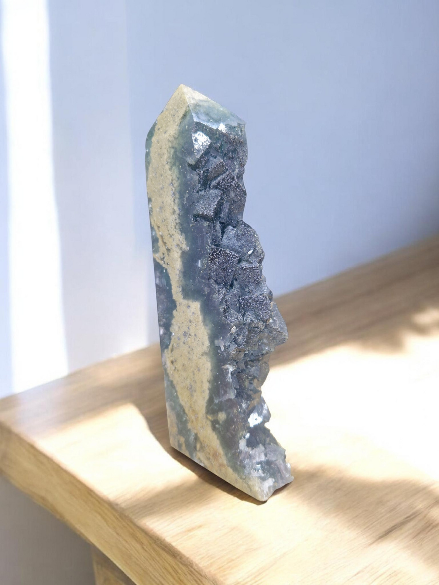 Pointe semi polie en Fluorite sur Pyrite