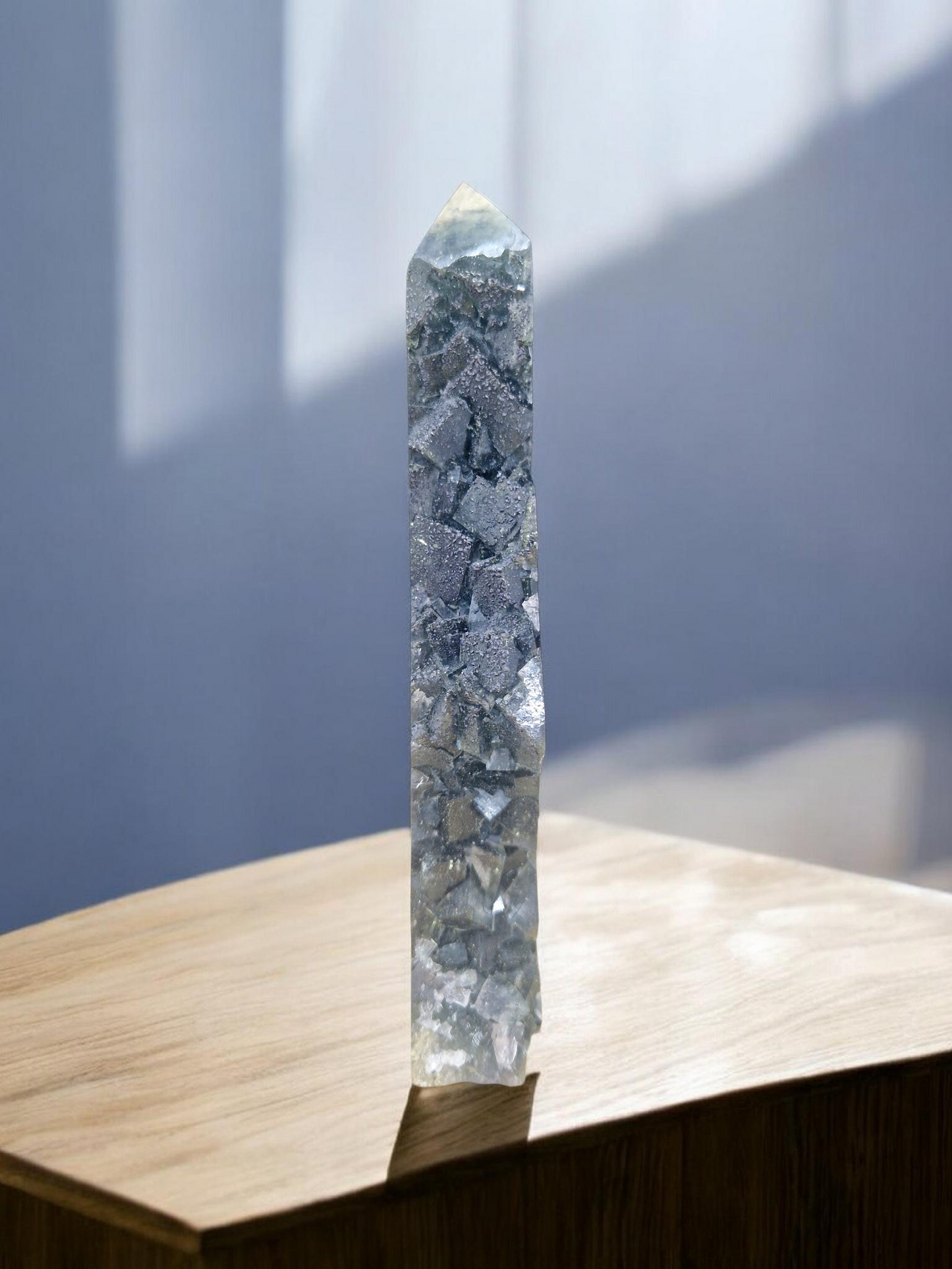 Pointe semi polie en Fluorite sur Pyrite