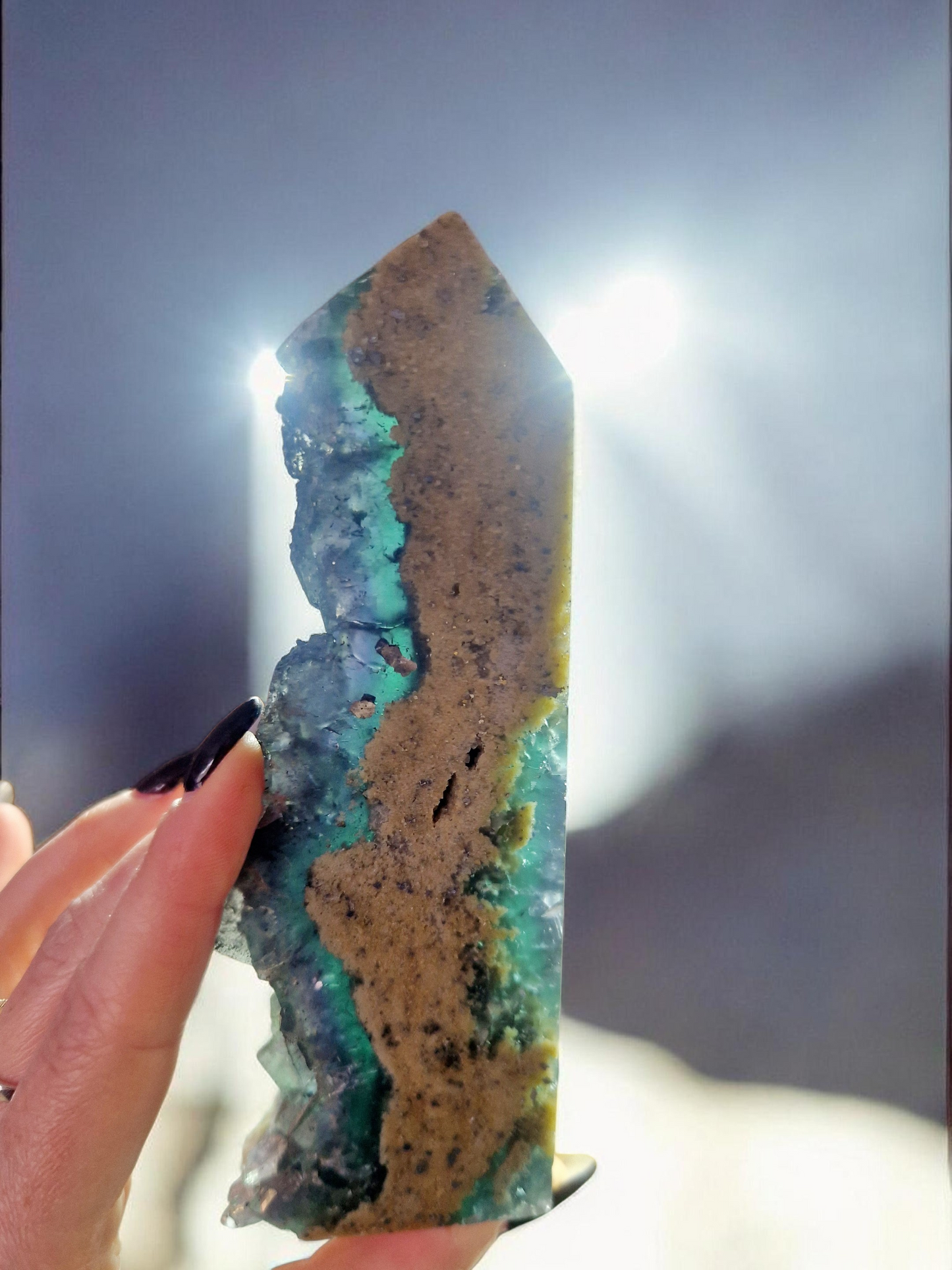 Pointe semi polie en Fluorite sur Pyrite