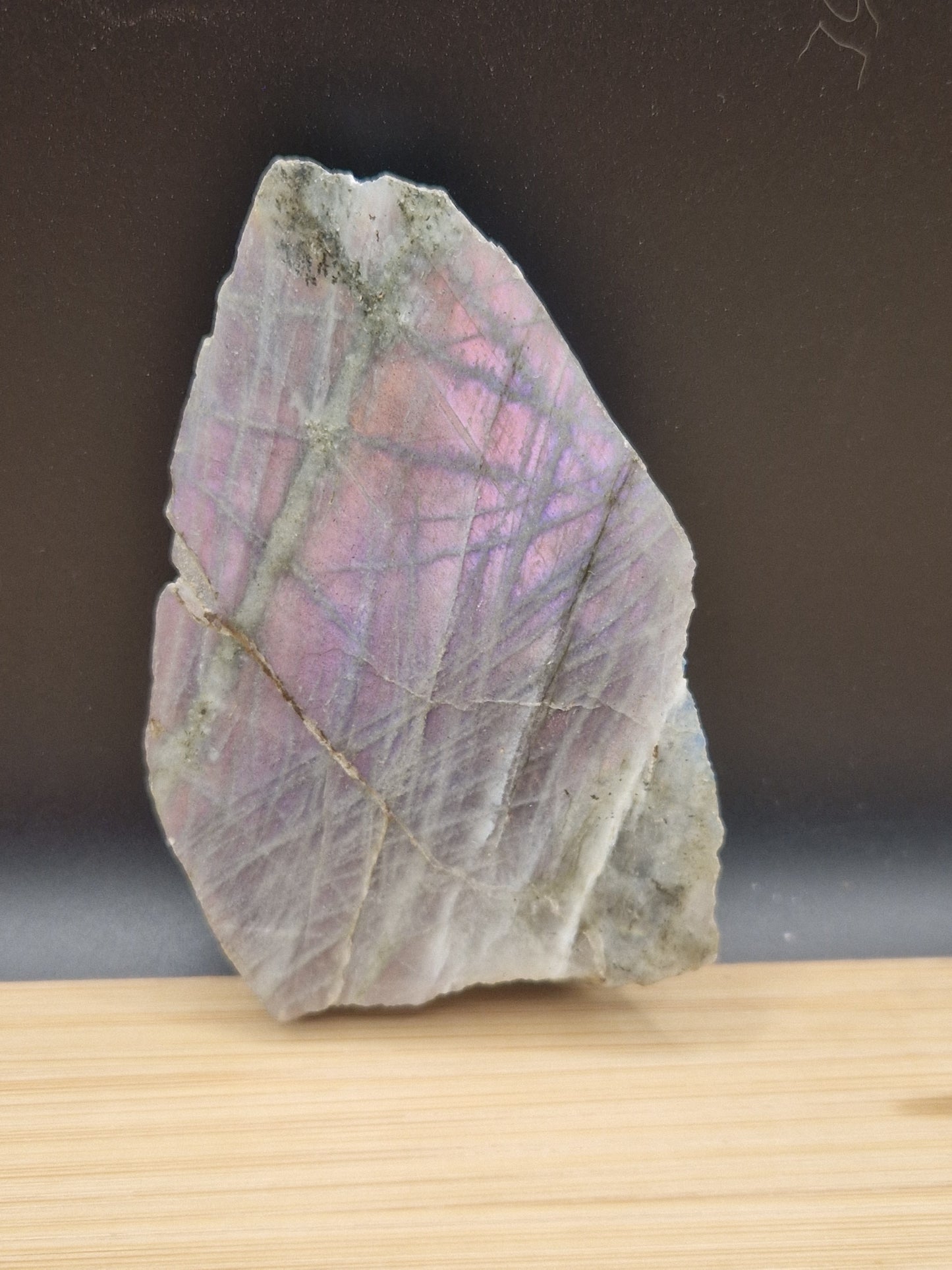 Labradorite violette semi polie