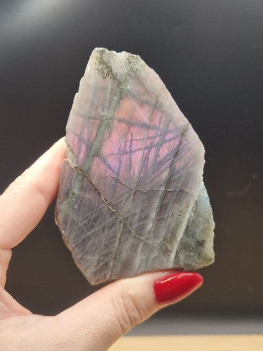 Labradorite violette semi polie