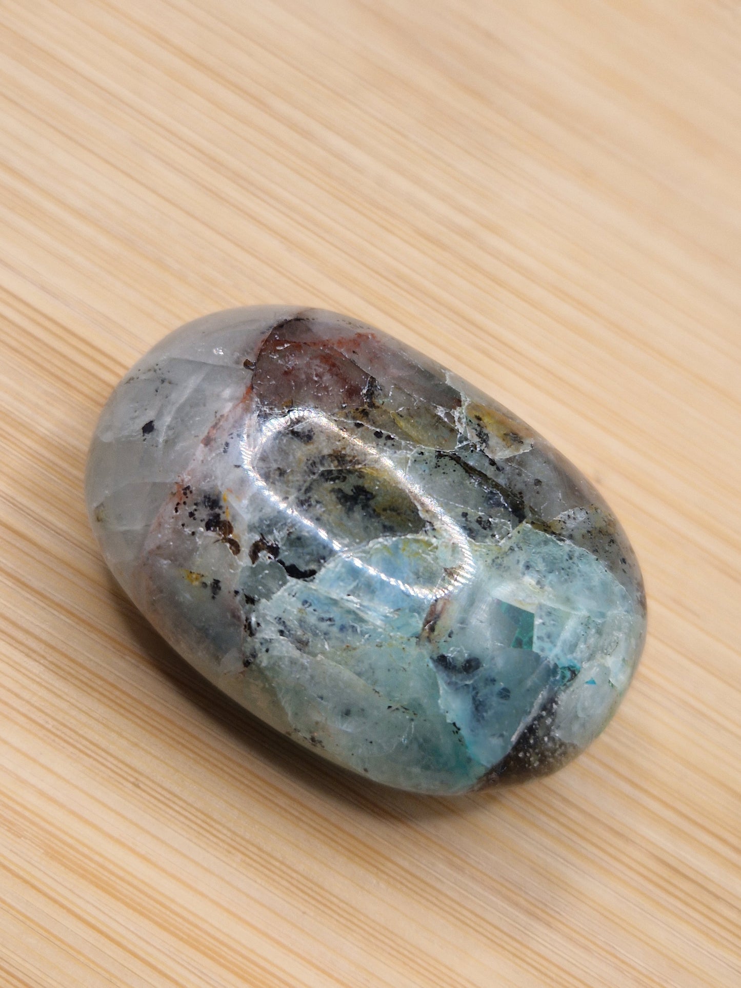 Galet Chrysocolle sur Quartz
