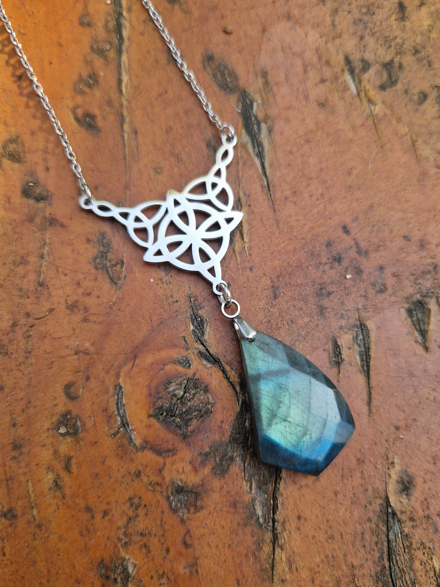 Collier Labradorite nœud de sorcière