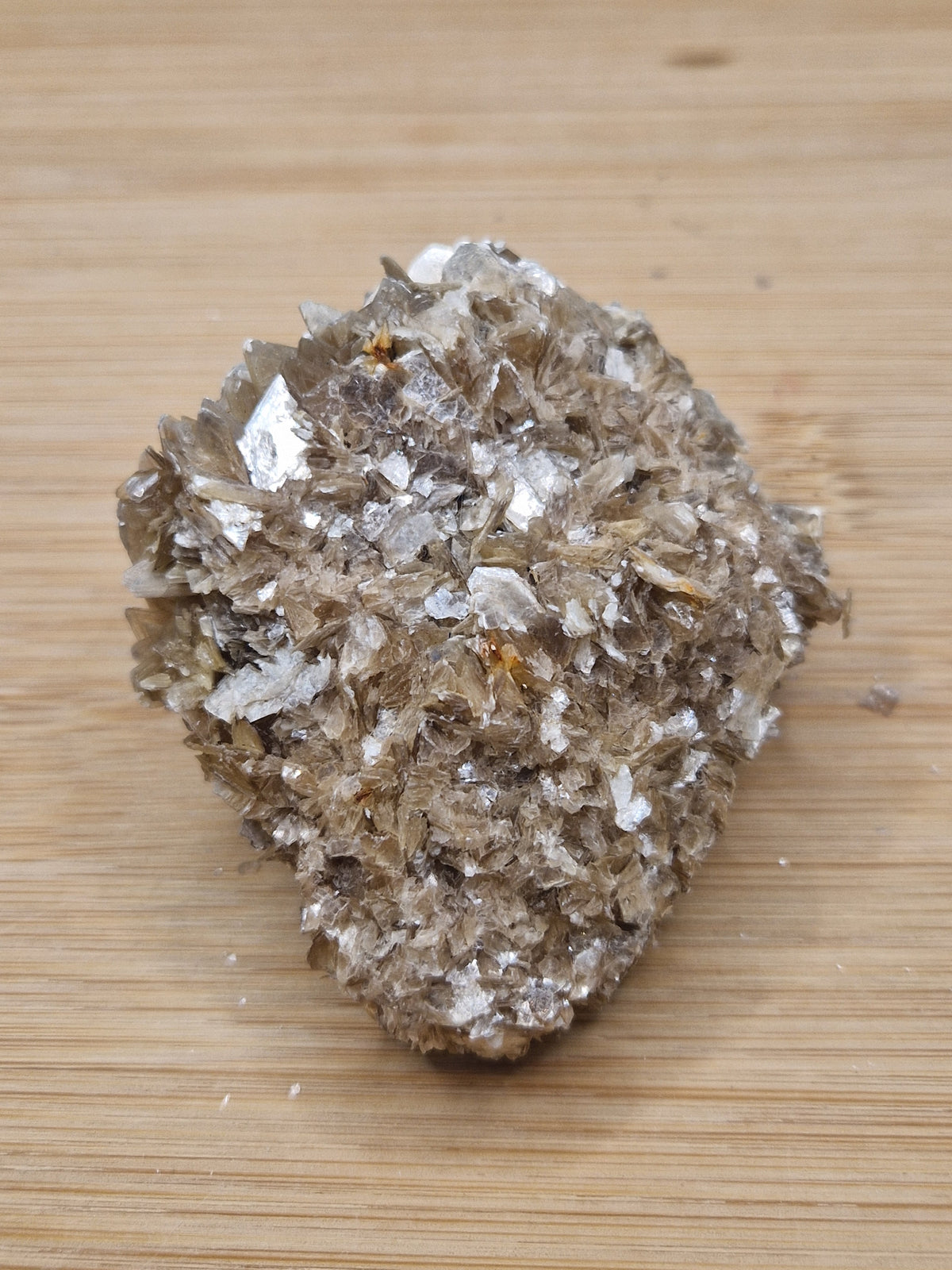 Mica jaune brut