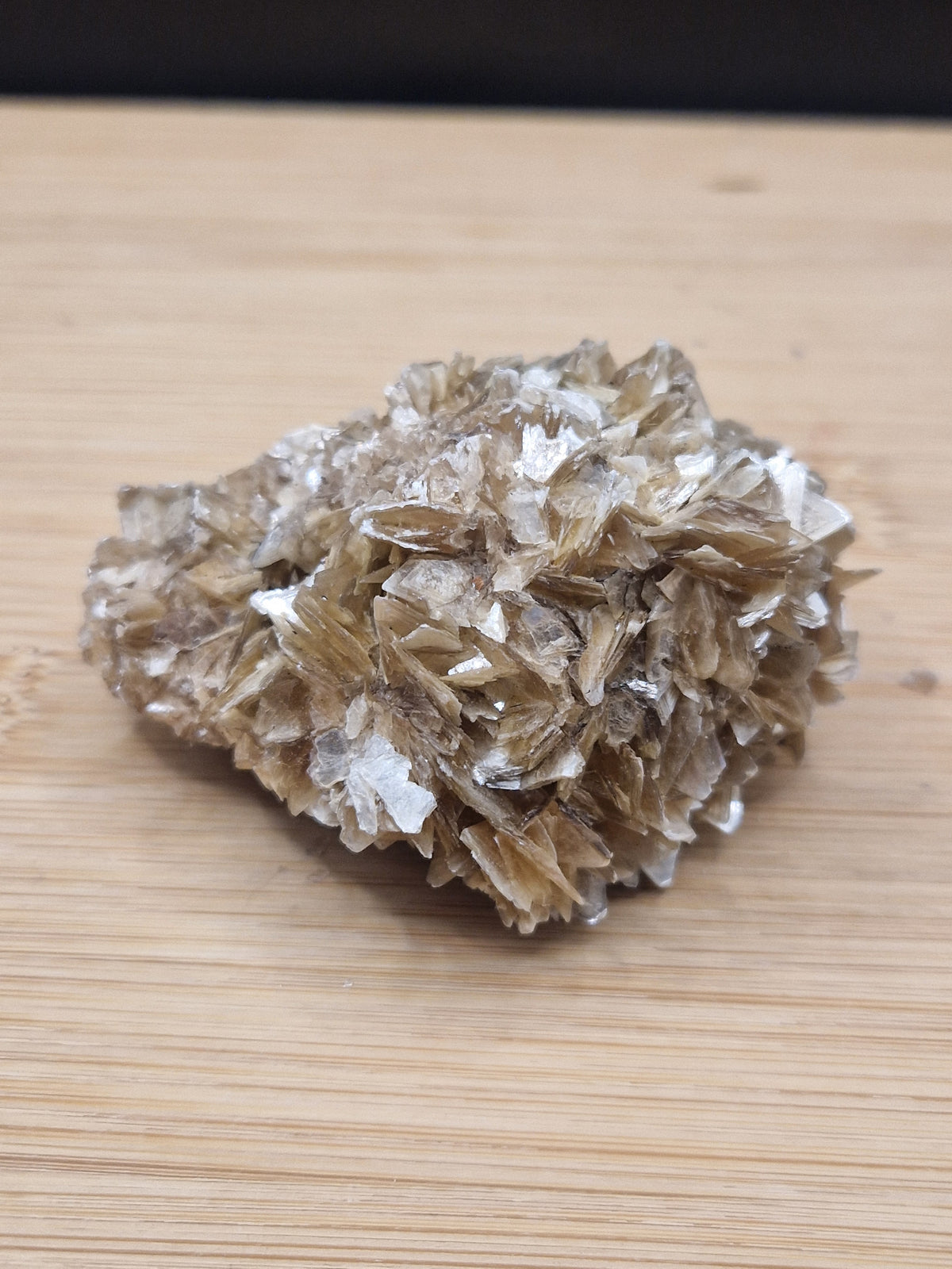 Mica jaune brut