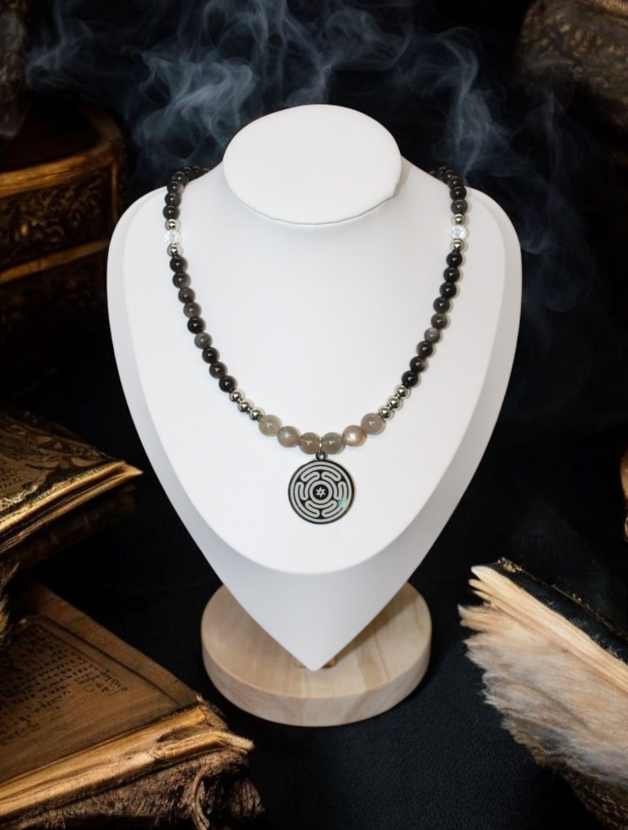 Collier roue d'Hécate Obsidienne argentée pierre de lune